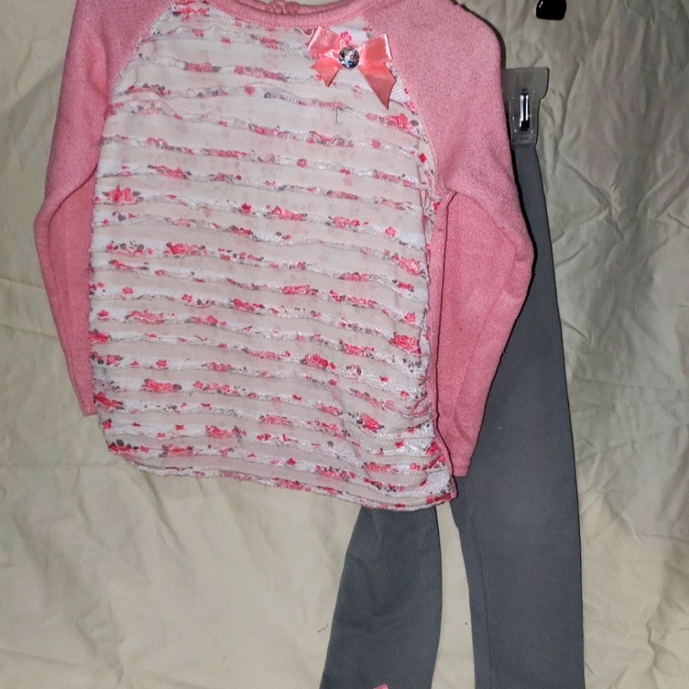 Girl sweatshirt and leggings